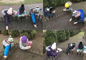 Uczniowie pielą ogródek kwiatowy.