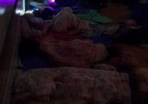 Przy zgaszonym świetle dzieci zasypiają przy ulubionych lampkach.