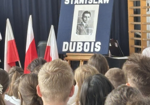 Dekoracja - Zdjęcie patrona szkoły Stanisława Dubois.