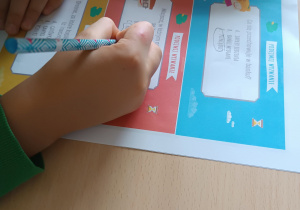 Uczeń rozwiązuje quiz sprawdzający zdobytą wiedzę podczas zajęć.