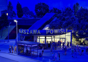 Makieta przedstawiająca bar "Warszawa Powiśle" w nocy.